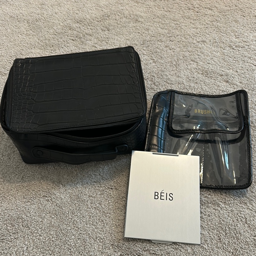 Black Croc-Embossed Women's Cosmetic Bag